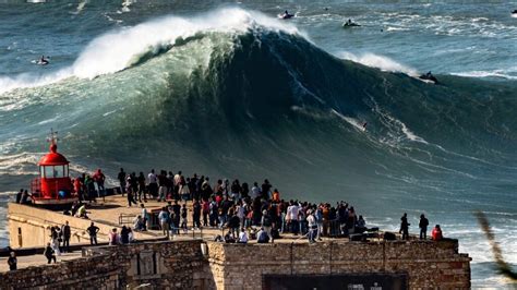 tudor nazare tow surfing